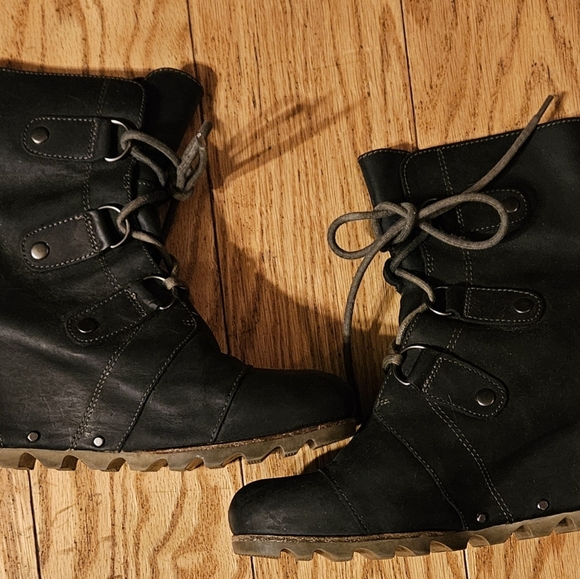 SOREL womans black wedge leather boots womans US size 8 - Picture 4 of 4